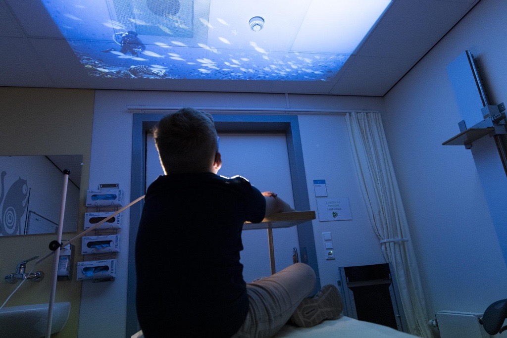 La fondation LKQ Benelux-France et la Stichting DaDa ont uni leurs forces pour fournir des projecteurs Qwiek.up